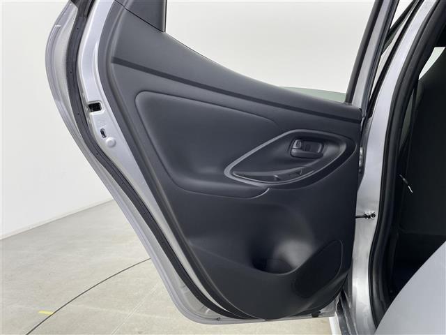 ヤリス ハイブリッドG 純正ナビ(フルセグTV bluetooth CarPlay) 全周囲カメラ ビルトインETC 純正AWサマータイヤセット積込み AC100V電源 LED ACC プリクラッシュ レーンキープ(30枚目)