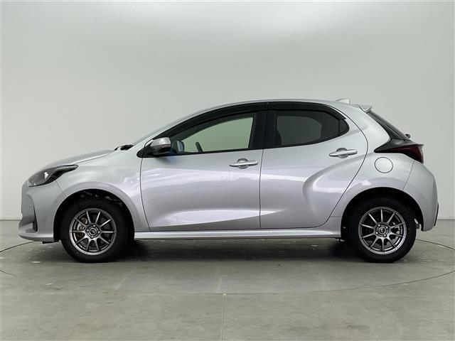 ヤリス ハイブリッドG 純正ナビ(フルセグTV bluetooth CarPlay) 全周囲カメラ ビルトインETC 純正AWサマータイヤセット積込み AC100V電源 LED ACC プリクラッシュ レーンキープ(37枚目)