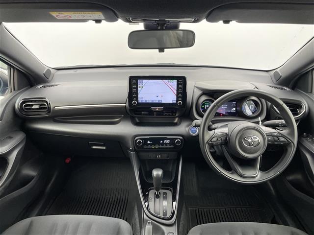 ヤリス ハイブリッドG 純正ナビ(フルセグTV bluetooth CarPlay) 全周囲カメラ ビルトインETC 純正AWサマータイヤセット積込み AC100V電源 LED ACC プリクラッシュ レーンキープ(42枚目)