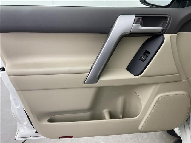 ランドクルーザープラド TX Lパッケージ サンルーフ モデリスタエアロ 純正ナビ バックカメラ レザーシート パワーシート シートヒーター シートベンチレーション トヨタセーフティセンス コーナーセンサー 純正アルミホイール オートLED(23枚目)