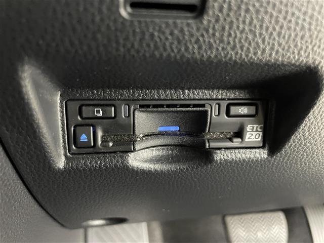 ヴォクシー ハイブリッドＳ－Ｚ　純正１０．５型ディスプレイオーディオ　バックカメラ　ＥＴＣ　ハーフレザー　シートヒーター　両側パワースライドドア　トヨタセーフティセンス　コーナーセンサー　オートＬＥＤライト　純正アルミホイール（2枚目）