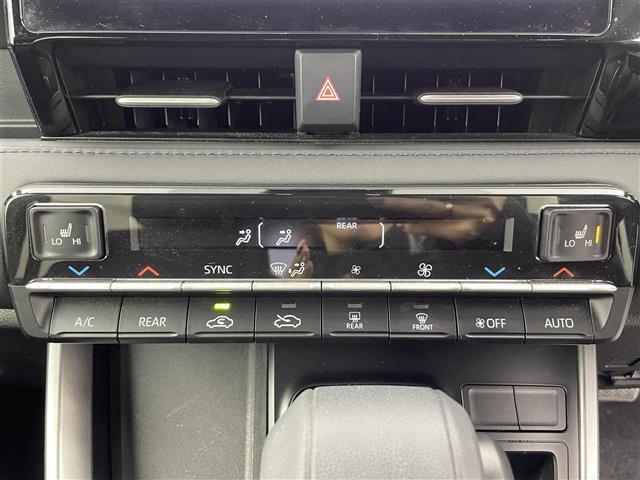 ヴォクシー ハイブリッドＳ－Ｚ　純正１０．５型ディスプレイオーディオ　バックカメラ　ＥＴＣ　ハーフレザー　シートヒーター　両側パワースライドドア　トヨタセーフティセンス　コーナーセンサー　オートＬＥＤライト　純正アルミホイール（6枚目）