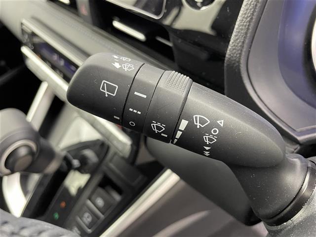 ヴォクシー ハイブリッドＳ－Ｚ　純正１０．５型ディスプレイオーディオ　バックカメラ　ＥＴＣ　ハーフレザー　シートヒーター　両側パワースライドドア　トヨタセーフティセンス　コーナーセンサー　オートＬＥＤライト　純正アルミホイール（12枚目）