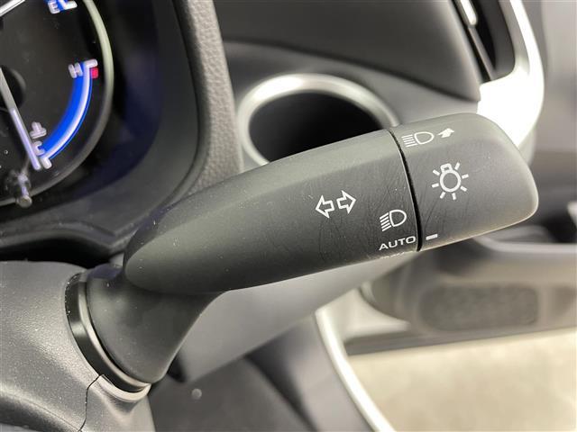 ヴォクシー ハイブリッドＳ－Ｚ　純正１０．５型ディスプレイオーディオ　バックカメラ　ＥＴＣ　ハーフレザー　シートヒーター　両側パワースライドドア　トヨタセーフティセンス　コーナーセンサー　オートＬＥＤライト　純正アルミホイール（13枚目）