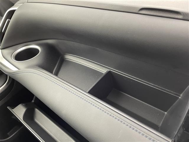 ヴォクシー ハイブリッドＳ－Ｚ　純正１０．５型ディスプレイオーディオ　バックカメラ　ＥＴＣ　ハーフレザー　シートヒーター　両側パワースライドドア　トヨタセーフティセンス　コーナーセンサー　オートＬＥＤライト　純正アルミホイール（17枚目）