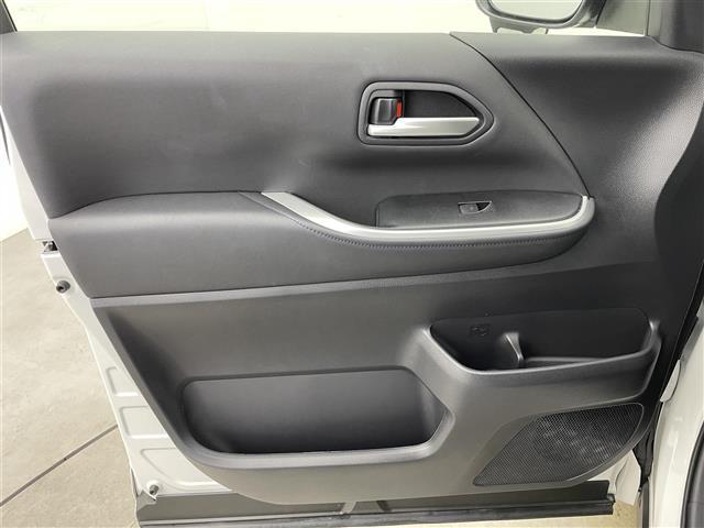ヴォクシー ハイブリッドＳ－Ｚ　純正１０．５型ディスプレイオーディオ　バックカメラ　ＥＴＣ　ハーフレザー　シートヒーター　両側パワースライドドア　トヨタセーフティセンス　コーナーセンサー　オートＬＥＤライト　純正アルミホイール（20枚目）