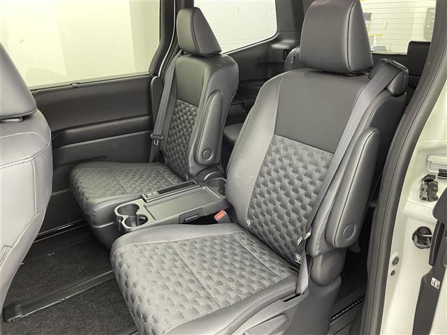 ヴォクシー ハイブリッドＳ－Ｚ　純正１０．５型ディスプレイオーディオ　バックカメラ　ＥＴＣ　ハーフレザー　シートヒーター　両側パワースライドドア　トヨタセーフティセンス　コーナーセンサー　オートＬＥＤライト　純正アルミホイール（22枚目）