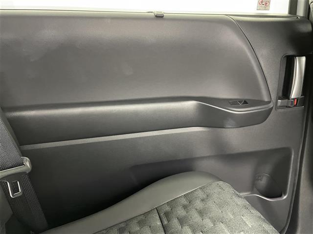 ヴォクシー ハイブリッドＳ－Ｚ　純正１０．５型ディスプレイオーディオ　バックカメラ　ＥＴＣ　ハーフレザー　シートヒーター　両側パワースライドドア　トヨタセーフティセンス　コーナーセンサー　オートＬＥＤライト　純正アルミホイール（23枚目）