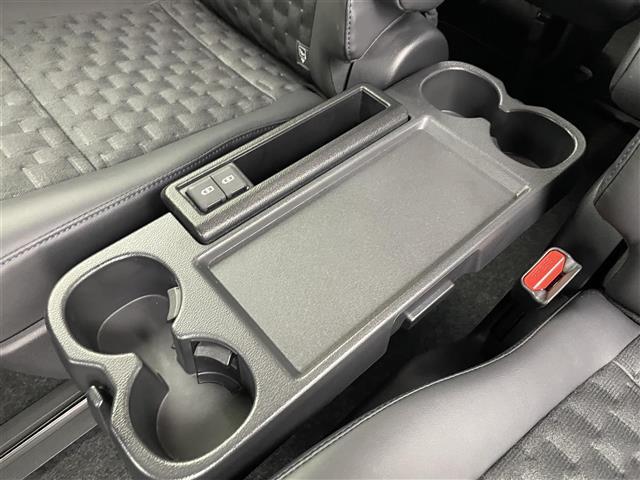 ヴォクシー ハイブリッドＳ－Ｚ　純正１０．５型ディスプレイオーディオ　バックカメラ　ＥＴＣ　ハーフレザー　シートヒーター　両側パワースライドドア　トヨタセーフティセンス　コーナーセンサー　オートＬＥＤライト　純正アルミホイール（24枚目）