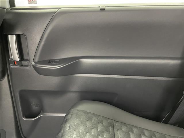 ヴォクシー ハイブリッドＳ－Ｚ　純正１０．５型ディスプレイオーディオ　バックカメラ　ＥＴＣ　ハーフレザー　シートヒーター　両側パワースライドドア　トヨタセーフティセンス　コーナーセンサー　オートＬＥＤライト　純正アルミホイール（26枚目）