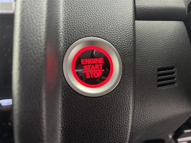 フィット １３Ｇ・Ｆ　１オーナー　純正オーディオ（ＣＤ）　ホンダセンシング　ＡＣＣ　ＣＭＢＳ（衝突軽減ブレーキ）　レーンキープアシスト　先行車発進お知らせ　スマートキー　プッシュスタート　横滑防止装置　純正マット　スペア（2枚目）