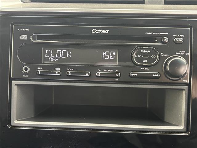 フィット １３Ｇ・Ｆ　１オーナー　純正オーディオ（ＣＤ）　ホンダセンシング　ＡＣＣ　ＣＭＢＳ（衝突軽減ブレーキ）　レーンキープアシスト　先行車発進お知らせ　スマートキー　プッシュスタート　横滑防止装置　純正マット　スペア（4枚目）