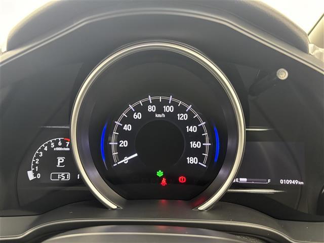 フィット １３Ｇ・Ｆ　１オーナー　純正オーディオ（ＣＤ）　ホンダセンシング　ＡＣＣ　ＣＭＢＳ（衝突軽減ブレーキ）　レーンキープアシスト　先行車発進お知らせ　スマートキー　プッシュスタート　横滑防止装置　純正マット　スペア（8枚目）