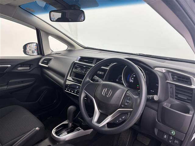 フィット １３Ｇ・Ｆ　１オーナー　純正オーディオ（ＣＤ）　ホンダセンシング　ＡＣＣ　ＣＭＢＳ（衝突軽減ブレーキ）　レーンキープアシスト　先行車発進お知らせ　スマートキー　プッシュスタート　横滑防止装置　純正マット　スペア（13枚目）