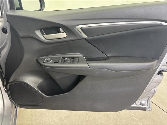 フィット １３Ｇ・Ｆ　１オーナー　純正オーディオ（ＣＤ）　ホンダセンシング　ＡＣＣ　ＣＭＢＳ（衝突軽減ブレーキ）　レーンキープアシスト　先行車発進お知らせ　スマートキー　プッシュスタート　横滑防止装置　純正マット　スペア（15枚目）