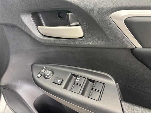 フィット １３Ｇ・Ｆ　１オーナー　純正オーディオ（ＣＤ）　ホンダセンシング　ＡＣＣ　ＣＭＢＳ（衝突軽減ブレーキ）　レーンキープアシスト　先行車発進お知らせ　スマートキー　プッシュスタート　横滑防止装置　純正マット　スペア（16枚目）