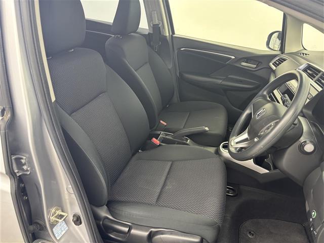 フィット １３Ｇ・Ｆ　１オーナー　純正オーディオ（ＣＤ）　ホンダセンシング　ＡＣＣ　ＣＭＢＳ（衝突軽減ブレーキ）　レーンキープアシスト　先行車発進お知らせ　スマートキー　プッシュスタート　横滑防止装置　純正マット　スペア（22枚目）