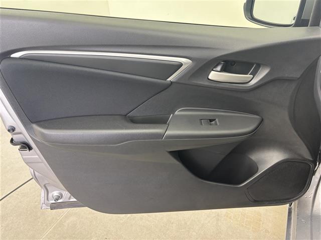 フィット １３Ｇ・Ｆ　１オーナー　純正オーディオ（ＣＤ）　ホンダセンシング　ＡＣＣ　ＣＭＢＳ（衝突軽減ブレーキ）　レーンキープアシスト　先行車発進お知らせ　スマートキー　プッシュスタート　横滑防止装置　純正マット　スペア（23枚目）