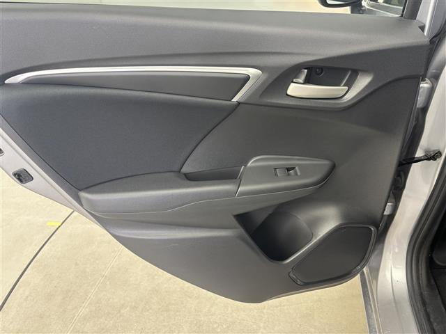 フィット １３Ｇ・Ｆ　１オーナー　純正オーディオ（ＣＤ）　ホンダセンシング　ＡＣＣ　ＣＭＢＳ（衝突軽減ブレーキ）　レーンキープアシスト　先行車発進お知らせ　スマートキー　プッシュスタート　横滑防止装置　純正マット　スペア（29枚目）