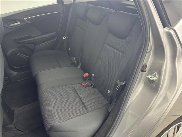 フィット １３Ｇ・Ｆ　１オーナー　純正オーディオ（ＣＤ）　ホンダセンシング　ＡＣＣ　ＣＭＢＳ（衝突軽減ブレーキ）　レーンキープアシスト　先行車発進お知らせ　スマートキー　プッシュスタート　横滑防止装置　純正マット　スペア（30枚目）