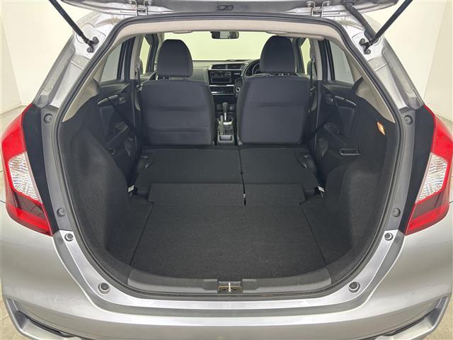 フィット １３Ｇ・Ｆ　１オーナー　純正オーディオ（ＣＤ）　ホンダセンシング　ＡＣＣ　ＣＭＢＳ（衝突軽減ブレーキ）　レーンキープアシスト　先行車発進お知らせ　スマートキー　プッシュスタート　横滑防止装置　純正マット　スペア（33枚目）