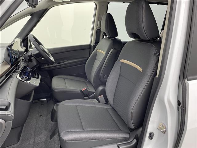 セレナ ｅ－パワー　ハイウェイスターＶ　登録済未使用車　１２．３型アドバンスドドライブアシストディスプレイ　統合型インターフェースディスプレイ　フリップダウンモニター　アラウンドビューモニター　プロパイロット　デジタルインナーミラー　ＥＴＣ（21枚目）