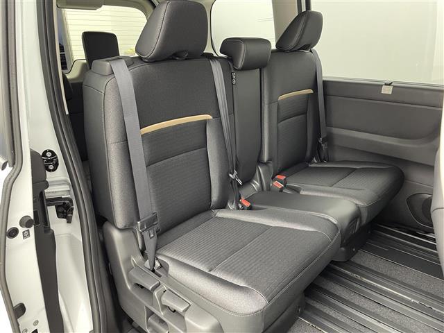 セレナ ｅ－パワー　ハイウェイスターＶ　登録済未使用車　１２．３型アドバンスドドライブアシストディスプレイ　統合型インターフェースディスプレイ　フリップダウンモニター　アラウンドビューモニター　プロパイロット　デジタルインナーミラー　ＥＴＣ（23枚目）