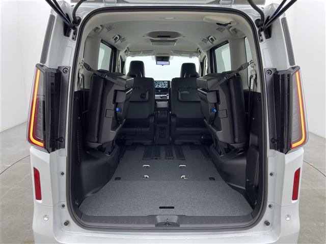 セレナ ｅ－パワー　ハイウェイスターＶ　登録済未使用車　１２．３型アドバンスドドライブアシストディスプレイ　統合型インターフェースディスプレイ　フリップダウンモニター　アラウンドビューモニター　プロパイロット　デジタルインナーミラー　ＥＴＣ（33枚目）