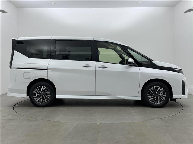 セレナ ｅ－パワー　ハイウェイスターＶ　登録済未使用車　１２．３型アドバンスドドライブアシストディスプレイ　統合型インターフェースディスプレイ　フリップダウンモニター　アラウンドビューモニター　プロパイロット　デジタルインナーミラー　ＥＴＣ（38枚目）