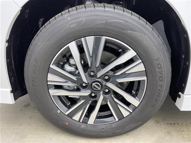 セレナ ｅ－パワー　ハイウェイスターＶ　登録済未使用車　１２．３型アドバンスドドライブアシストディスプレイ　統合型インターフェースディスプレイ　フリップダウンモニター　アラウンドビューモニター　プロパイロット　デジタルインナーミラー　ＥＴＣ（39枚目）