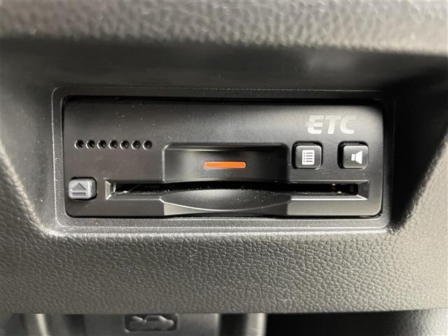 スイフト XG 純正ディスプレイオーディオ シートヒーター 横滑り防止装置 ハロゲンライト 純正フロアマット 電動格納ミラー ETC プッシュスタート スマートキー スペアキー ワンオーナー パワーステアリング(4枚目)