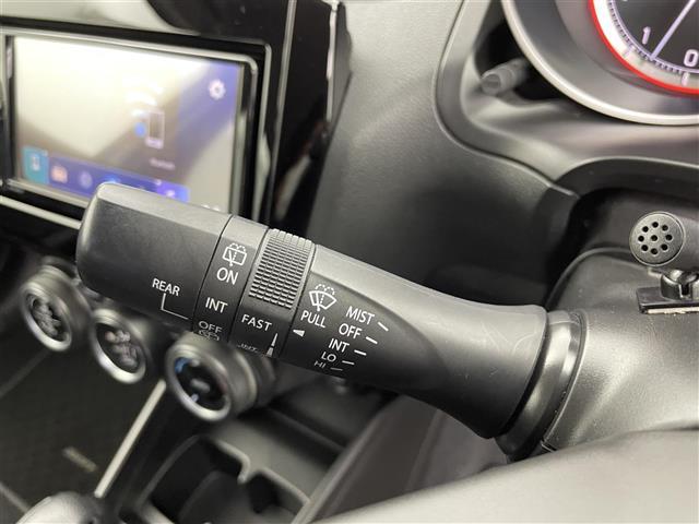 スイフト XG 純正ディスプレイオーディオ シートヒーター 横滑り防止装置 ハロゲンライト 純正フロアマット 電動格納ミラー ETC プッシュスタート スマートキー スペアキー ワンオーナー パワーステアリング(7枚目)