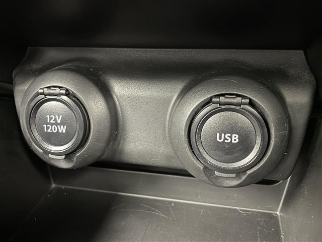 スイフト XG 純正ディスプレイオーディオ シートヒーター 横滑り防止装置 ハロゲンライト 純正フロアマット 電動格納ミラー ETC プッシュスタート スマートキー スペアキー ワンオーナー パワーステアリング(12枚目)