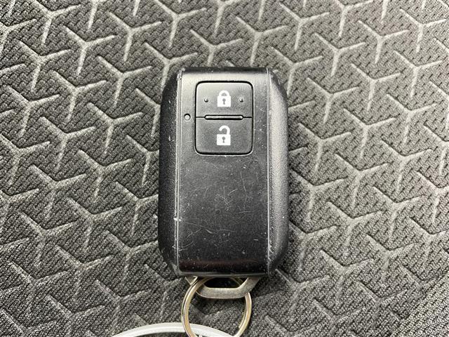 スイフト XG 純正ディスプレイオーディオ シートヒーター 横滑り防止装置 ハロゲンライト 純正フロアマット 電動格納ミラー ETC プッシュスタート スマートキー スペアキー ワンオーナー パワーステアリング(15枚目)