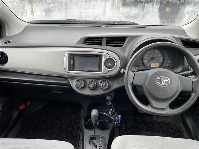 ヴィッツ F スマートキー プッシュスタート フォグ 社外14インチAW 社外AW付きサマータイヤセット積込み ETC 純正マット 社外バイザー 保証書 スペアキー(2枚目)