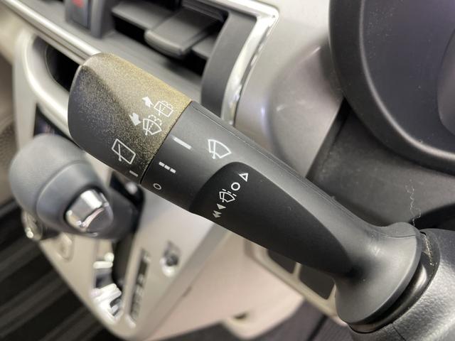 キャスト スタイルＸ　カーオーディオ　ＣＣ－Ｗ６７Ｄ　ＡＭ／ＦＭ／ＣＤ／ＡＵＸ　横滑り防止装置　オートライト　ＡＢＳ　ドアバイザー　スマートキー　プッシュスタート　アイドリングストップ　純正フロアマット（6枚目）