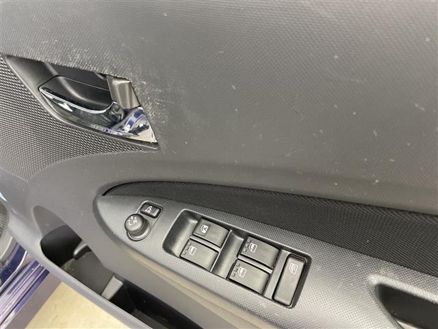 ステラ カスタムＲ　４ＷＤ　社外ナビ（ＡＶＩＣ－ＲＷ９００）（ＣＤ　ＤＶＤ　フルセグＴＶ　ｂｌｕｅｔｏｏｔｈ　ＭＳＶ（ＳＤ））　ＥＴＣ　スマートキー　プッシュスタート　オートライト　ＬＥＤ　フォグ　純正１４インチＡＷ（11枚目）