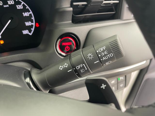 ヴェゼル ｅ：ＨＥＶ　Ｚ　登録済未使用車　純正ナビ　バックカメラ　ＥＴＣ　ハーフレザーシート　シートヒーター　ハンドルヒーター　衝突被害軽減システム　レーダークルーズコントロール　コーナーセンサー　ブラインドスポットモニター（13枚目）
