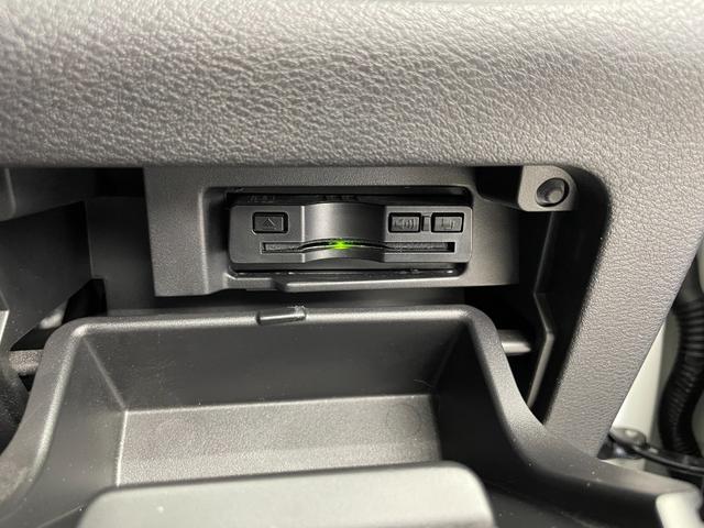 セレナ ハイウェイスター　ＶセレクションＩＩ　社外ナビ　オートパイロット　ＥＴＣ　ドライブレコーダー　ハンズフリーパワスラ　全方位カメラ　バックカメラ　前後コーナーセンサー　パーキングアシスト　サンシェード　アイドリングストップ　スマートキー（5枚目）