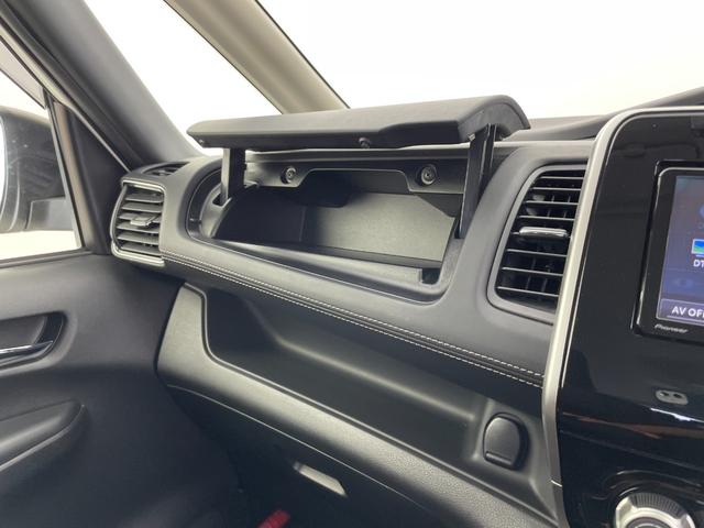 セレナ ハイウェイスター　ＶセレクションＩＩ　社外ナビ　オートパイロット　ＥＴＣ　ドライブレコーダー　ハンズフリーパワスラ　全方位カメラ　バックカメラ　前後コーナーセンサー　パーキングアシスト　サンシェード　アイドリングストップ　スマートキー（28枚目）