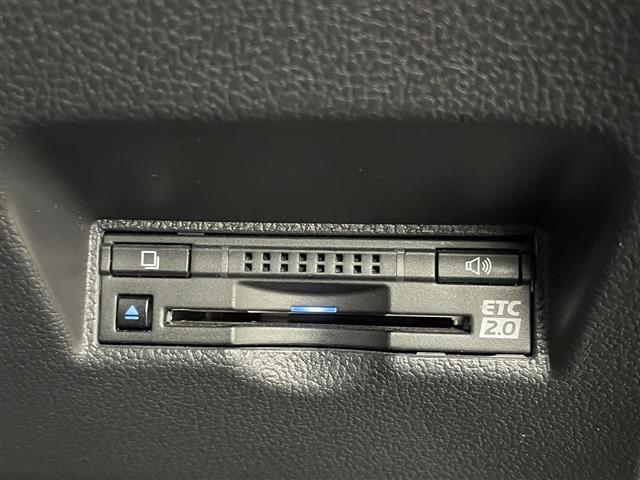 プリウスＰＨＶ Ｓナビパッケージ　純正１１．６インチナビ　バックカメラ　ＥＴＣ　衝突軽減ブレーキ　オートハイビーム　シートヒーター　ＬＥＤヘッドライト　フォグランプ　純正ＡＷ１５インチ　純正フロアマット　クルーズコントロール（8枚目）