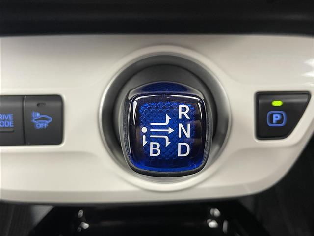 プリウスＰＨＶ Ｓナビパッケージ　純正１１．６インチナビ　バックカメラ　ＥＴＣ　衝突軽減ブレーキ　オートハイビーム　シートヒーター　ＬＥＤヘッドライト　フォグランプ　純正ＡＷ１５インチ　純正フロアマット　クルーズコントロール（28枚目）