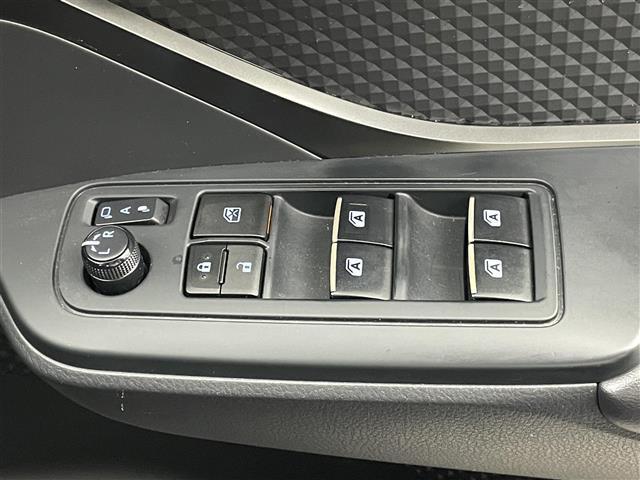 Ｃ－ＨＲ Ｓ　純正ナビ　バックカメラ　トヨタセーフティセンス　レーダークルーズコントロール　ビルトインＥＴＣ２．０　　ＨＤＭＩ　ステアリングスイッチ　純正アルミホイール　スマートキー　オートハイビーム　地デジＴＶ（22枚目）