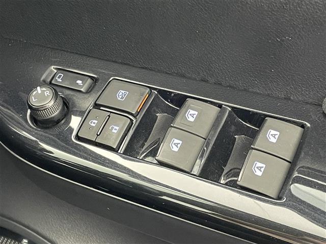 ハイラックス Ｚ　純正ナビ　バックカメラ　プリクラッシュセーフティシステム　レーダークルーズコントロール　オートライト　純正アルミホイール　コーナーセンサー　スマートキー　ＬＥＤヘッドライト　地デジフルセグ（30枚目）