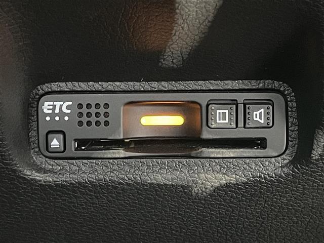 シビック ハッチバック　ホンダセンシング　純正ナビ　バックカメラ　ビルトインＥＴＣ　アダプティブクルーズコントロール　シートヒーター　ＨＤＭＩ　スマートキー　純正アルミホイール　オートライト　ＬＥＤライト　地デジフルセグ（14枚目）