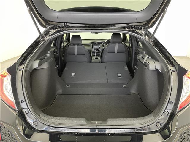 シビック ハッチバック　ホンダセンシング　純正ナビ　バックカメラ　ビルトインＥＴＣ　アダプティブクルーズコントロール　シートヒーター　ＨＤＭＩ　スマートキー　純正アルミホイール　オートライト　ＬＥＤライト　地デジフルセグ（19枚目）