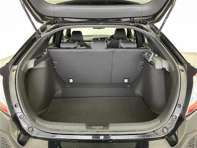 シビック ハッチバック　ホンダセンシング　純正ナビ　バックカメラ　ビルトインＥＴＣ　アダプティブクルーズコントロール　シートヒーター　ＨＤＭＩ　スマートキー　純正アルミホイール　オートライト　ＬＥＤライト　地デジフルセグ（20枚目）