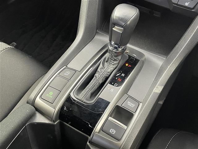 シビック ハッチバック　ホンダセンシング　純正ナビ　バックカメラ　ビルトインＥＴＣ　アダプティブクルーズコントロール　シートヒーター　ＨＤＭＩ　スマートキー　純正アルミホイール　オートライト　ＬＥＤライト　地デジフルセグ（25枚目）
