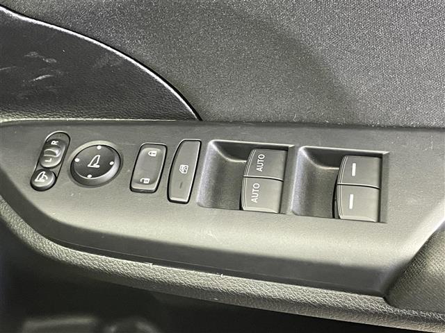 シビック ハッチバック　ホンダセンシング　純正ナビ　バックカメラ　ビルトインＥＴＣ　アダプティブクルーズコントロール　シートヒーター　ＨＤＭＩ　スマートキー　純正アルミホイール　オートライト　ＬＥＤライト　地デジフルセグ（31枚目）