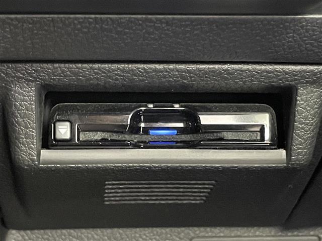 レヴォーグ １．６ＳＴＩスポーツアイサイト　純正ナビ　バックカメラ　ＢＳＭ　ボルドーレザー　ＥＴＣ　ドライブレコーダー　アイサイトＶｅｒ３　レーダークルーズコントロール　メモリシート　シートヒーター　パドルシフト　ＬＥＤヘッドライト　地デジ（17枚目）